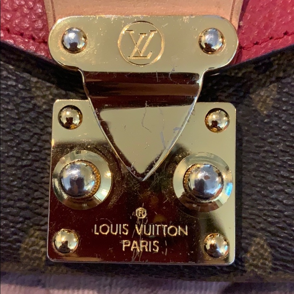 TAKING OFFERS! LOUIS VUITTON WALLET! - Picture 2 of 5